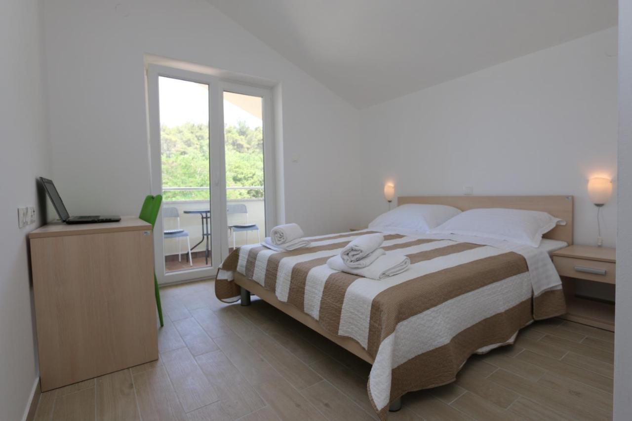 Apartments Sucic Iva I Tea Солине Экстерьер фото