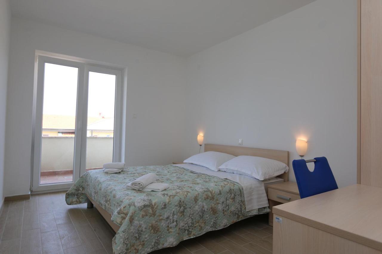 Apartments Sucic Iva I Tea Солине Экстерьер фото
