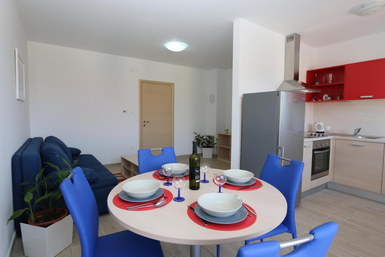 Apartments Sucic Iva I Tea Солине Экстерьер фото