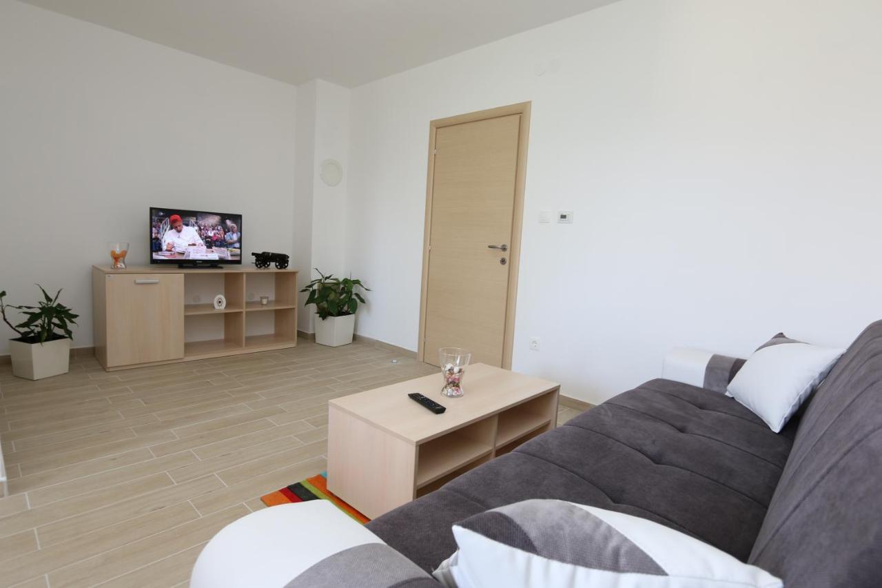 Apartments Sucic Iva I Tea Солине Экстерьер фото