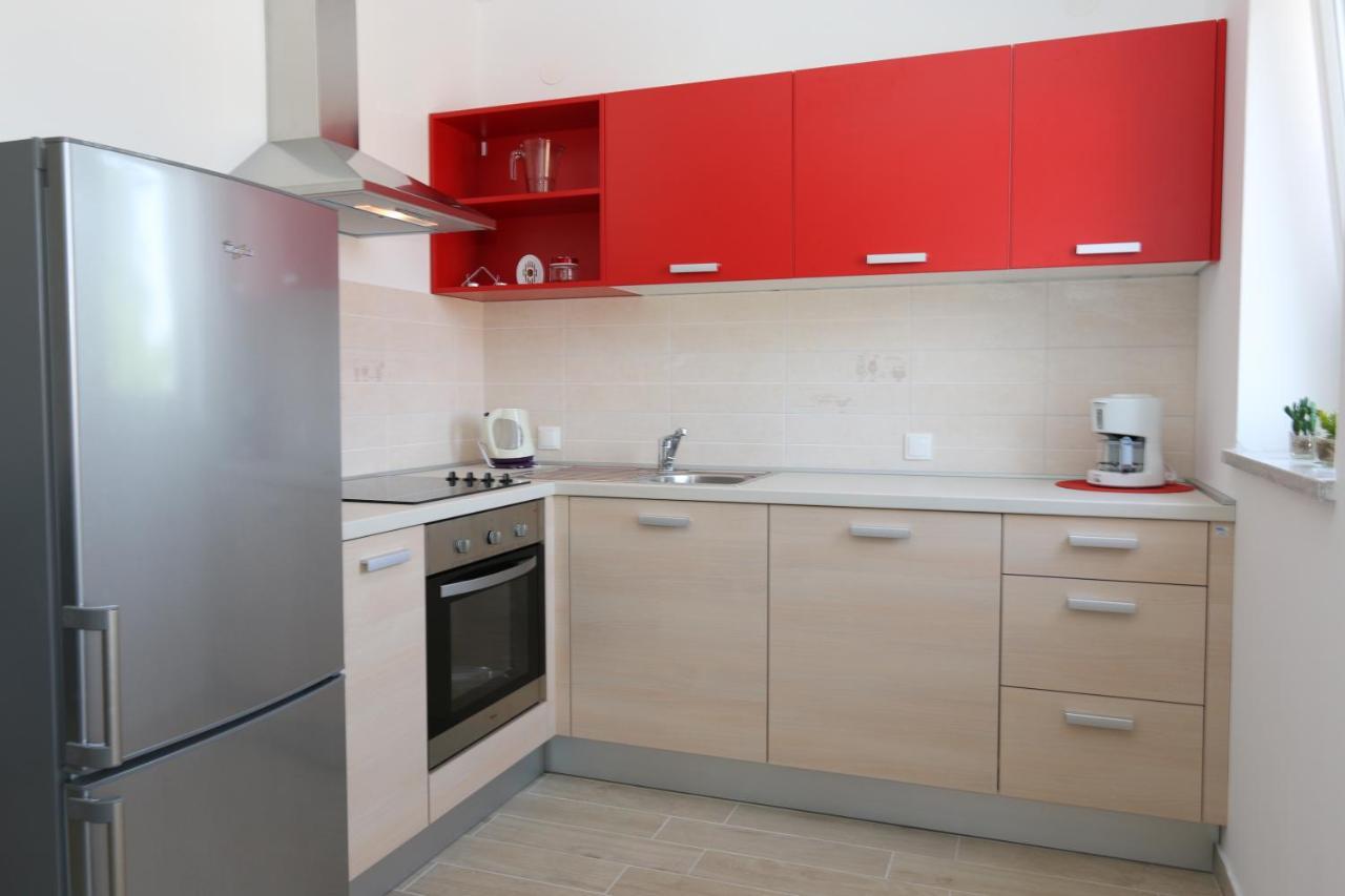 Apartments Sucic Iva I Tea Солине Экстерьер фото