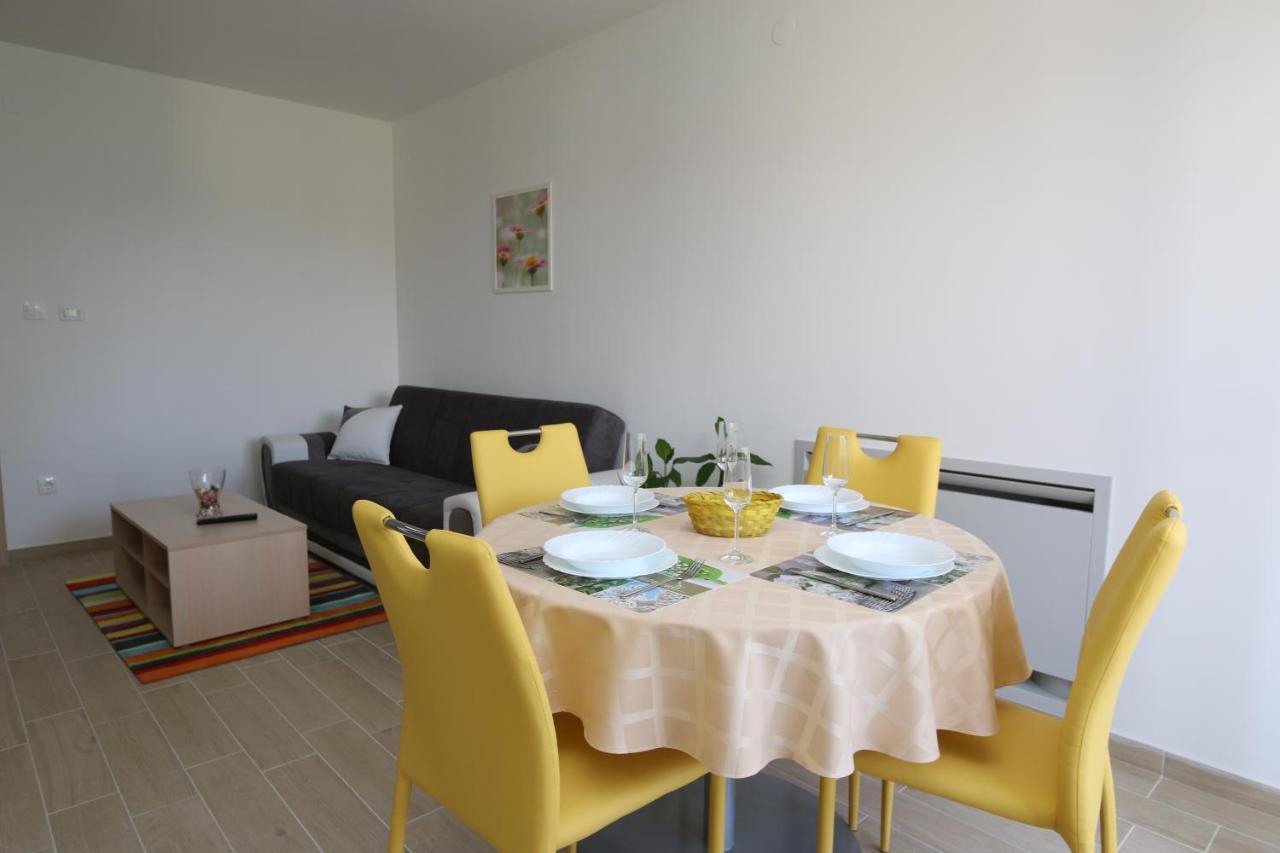 Apartments Sucic Iva I Tea Солине Экстерьер фото
