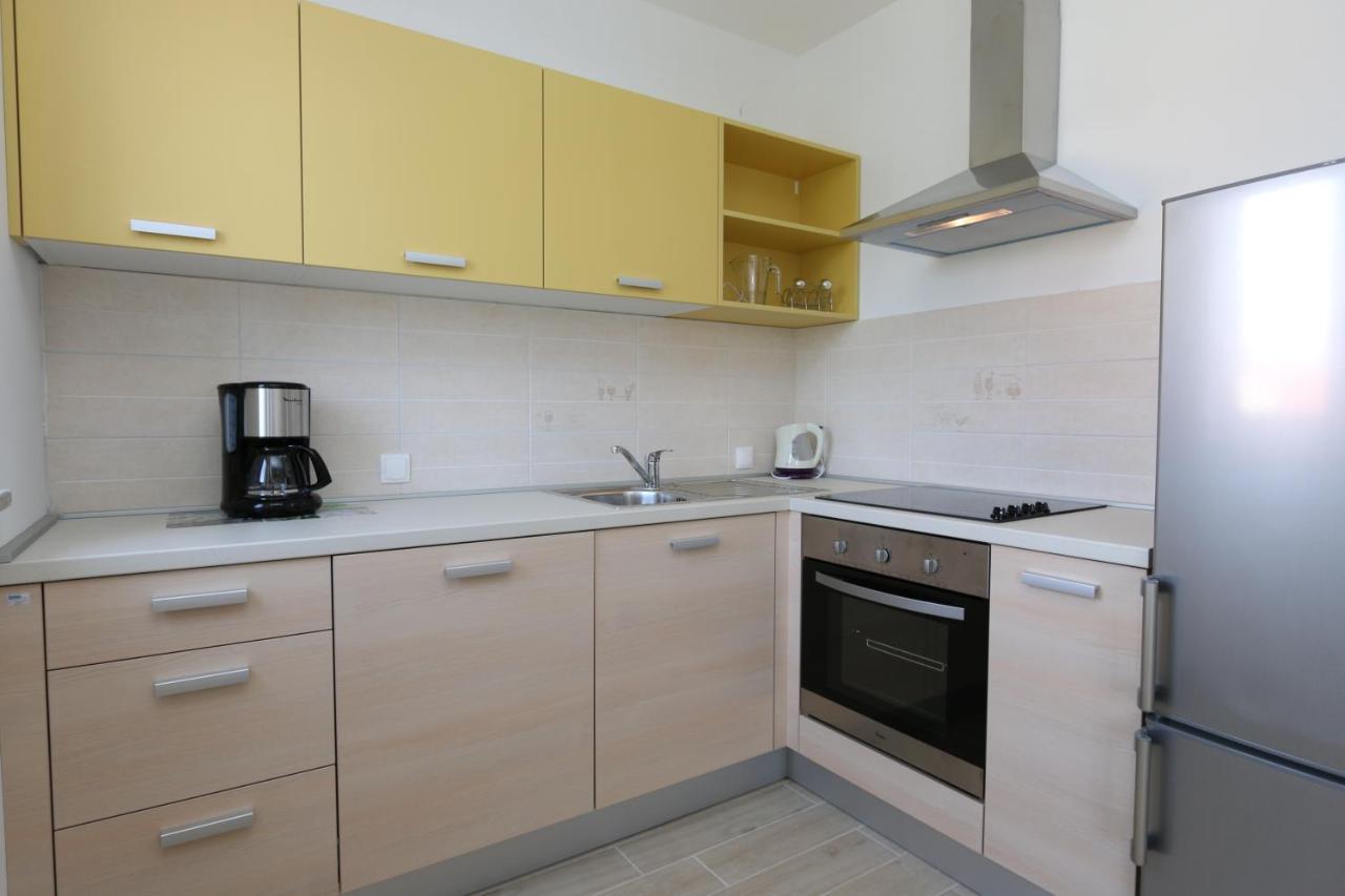 Apartments Sucic Iva I Tea Солине Экстерьер фото