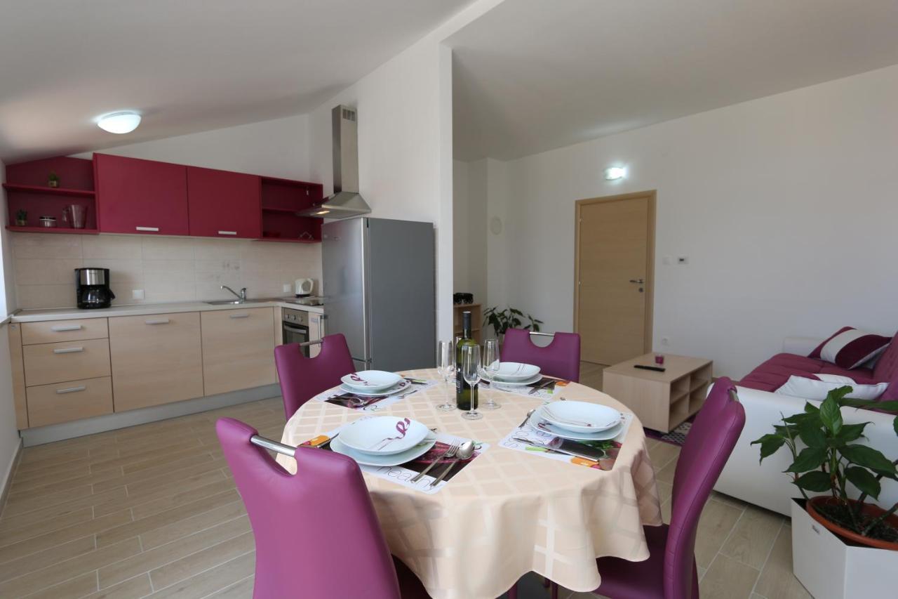 Apartments Sucic Iva I Tea Солине Экстерьер фото