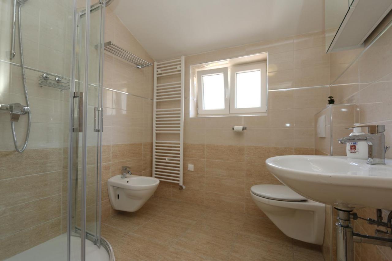 Apartments Sucic Iva I Tea Солине Экстерьер фото