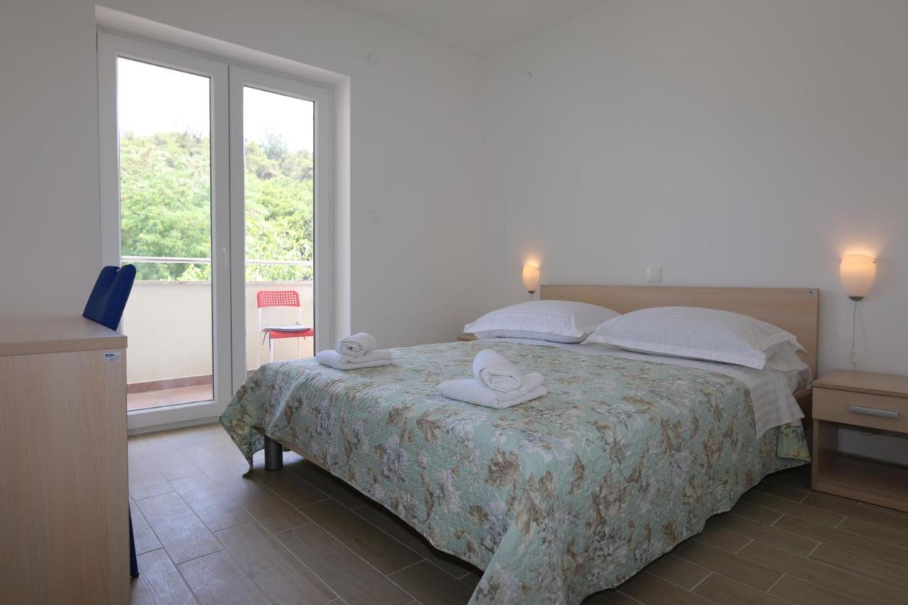Apartments Sucic Iva I Tea Солине Экстерьер фото