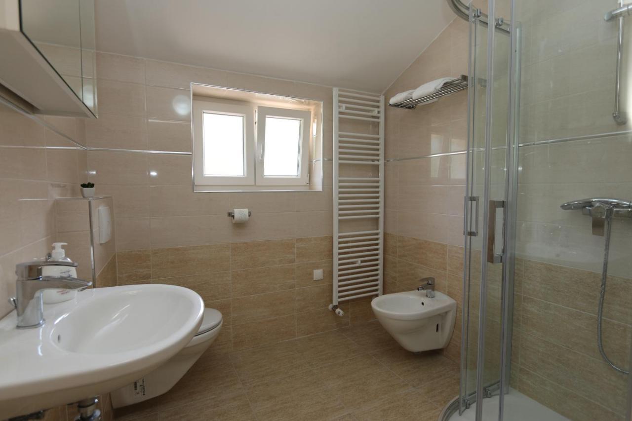 Apartments Sucic Iva I Tea Солине Экстерьер фото