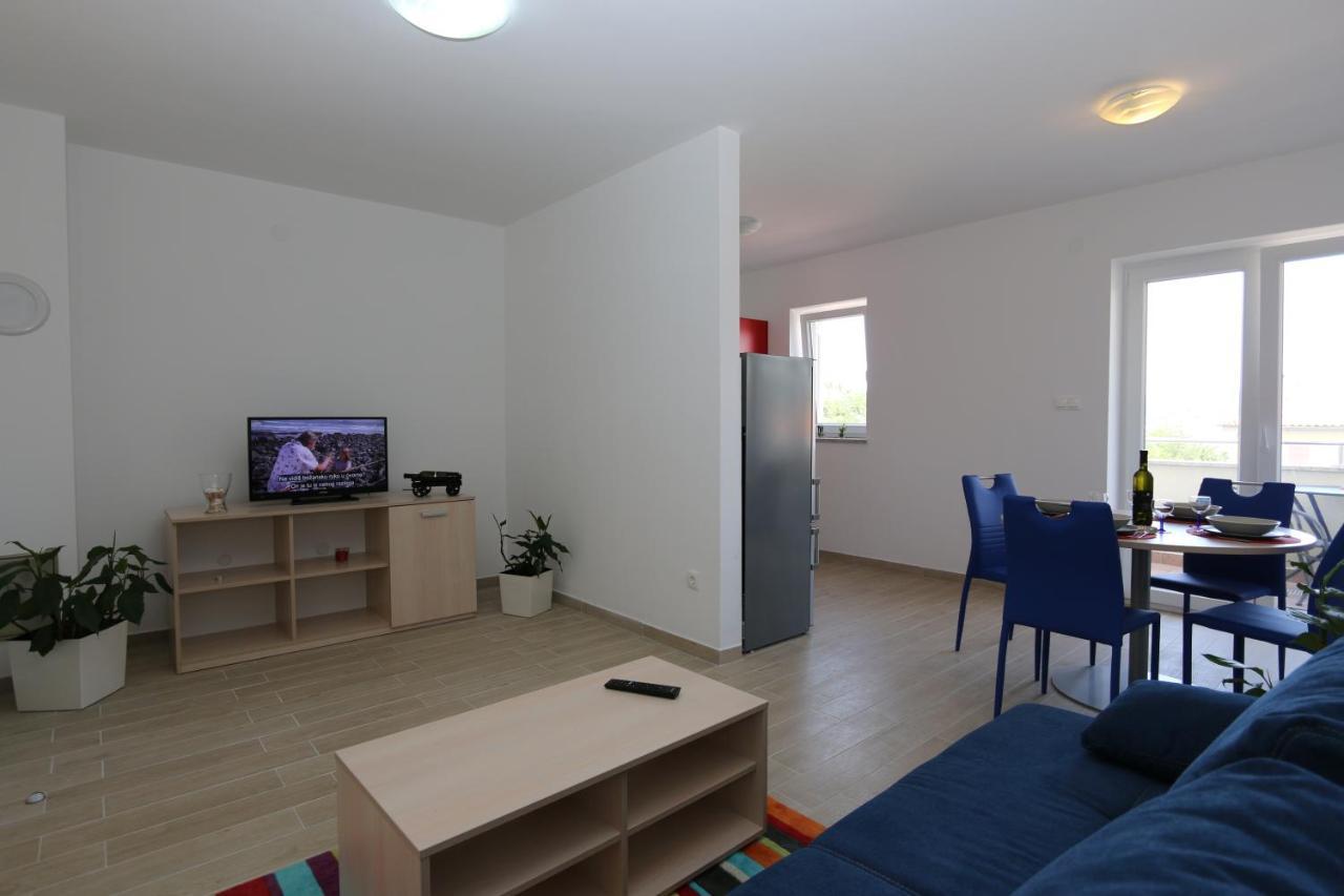 Apartments Sucic Iva I Tea Солине Экстерьер фото