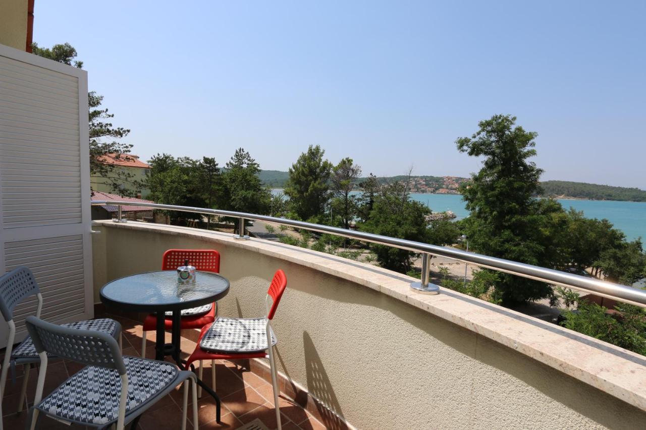 Apartments Sucic Iva I Tea Солине Экстерьер фото