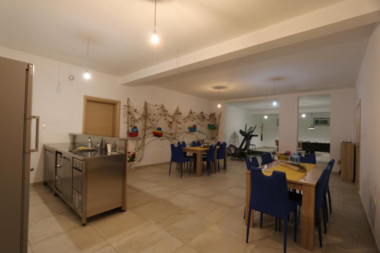 Apartments Sucic Iva I Tea Солине Экстерьер фото